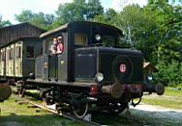 Locomotive ancienne (au chateau de Saint-Fargeau, Yonne) (04)